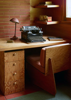 Pope-Leighey writing studio (photo from funinfairfaxva.com)